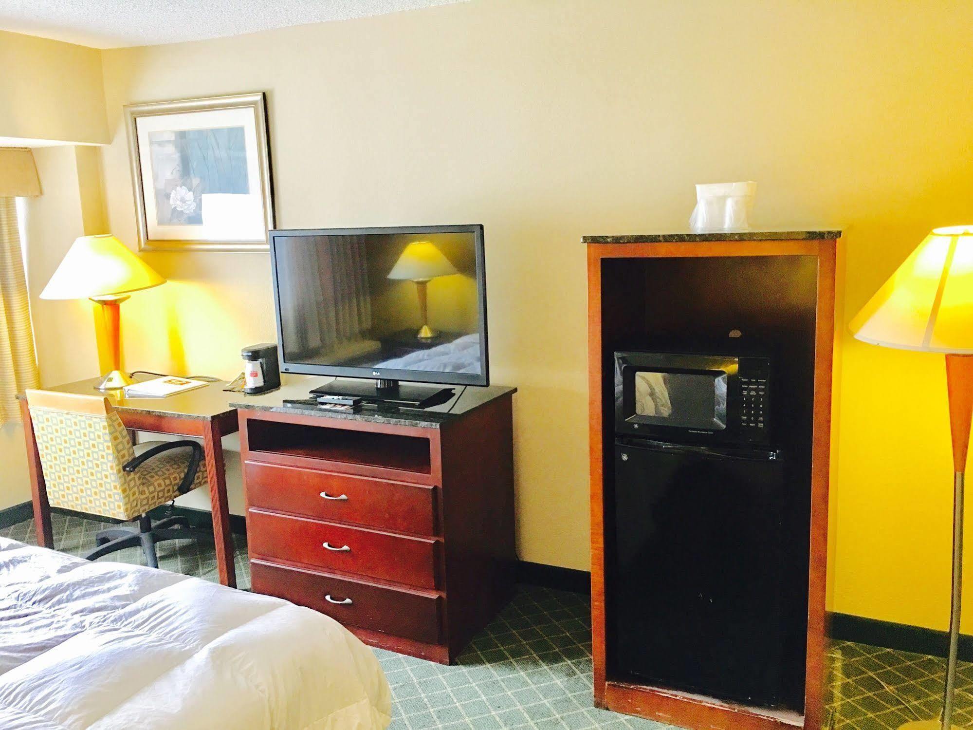 Rodeway Inn Sandston Dış mekan fotoğraf