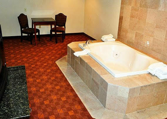 Rodeway Inn Sandston Dış mekan fotoğraf